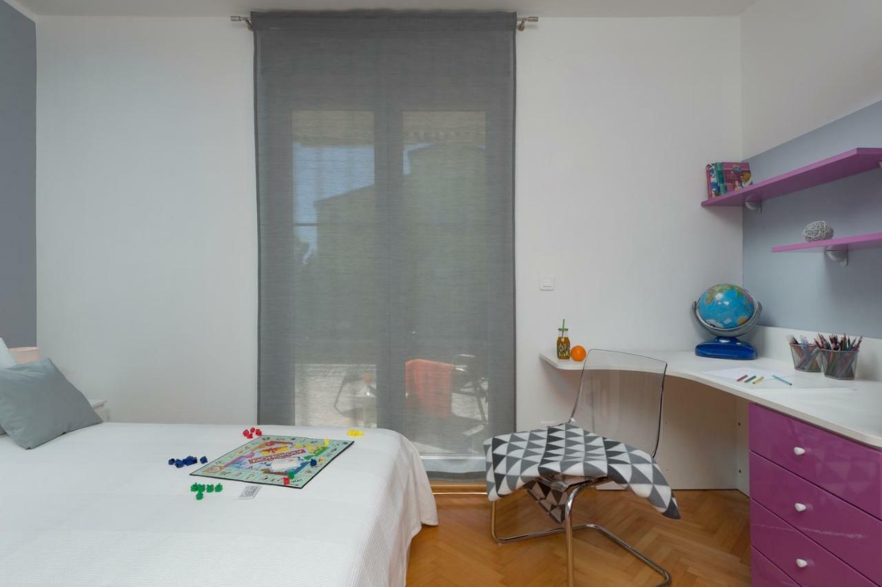 Rainbow Apartment *
